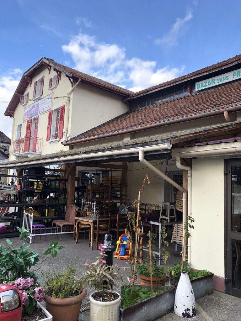 法國Annecy旅遊 法國Annecy景點 二手商店 古著店