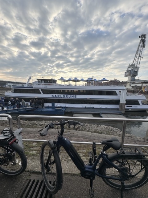 The MS Karlsruhe - pleasure boat (遊艇下午茶） 卡魯景點推薦 萊茵河遊船