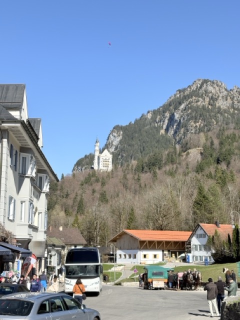 德國旅遊 新天鵝堡公車 新天鵝堡（Schloss Neuschwanstein）德國公車 德國黑森林 德國 馬車 德國馬車 新天鵝堡馬車 新天鵝堡停車場