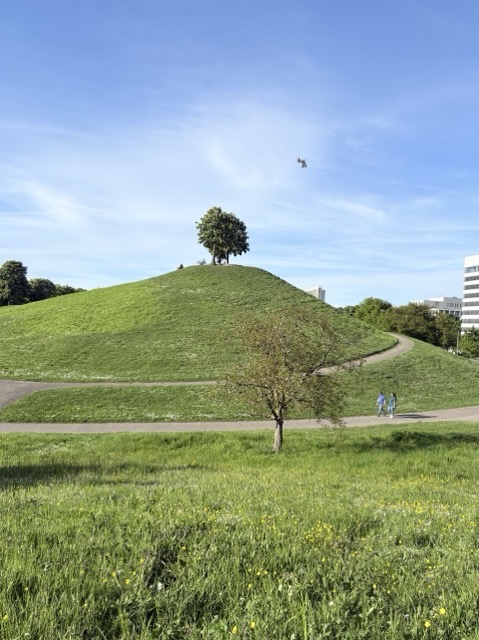 Mount Klotz Günther-Klotz-Anlage Karlsruhe 公園 Europahalle/Europabad 山丘