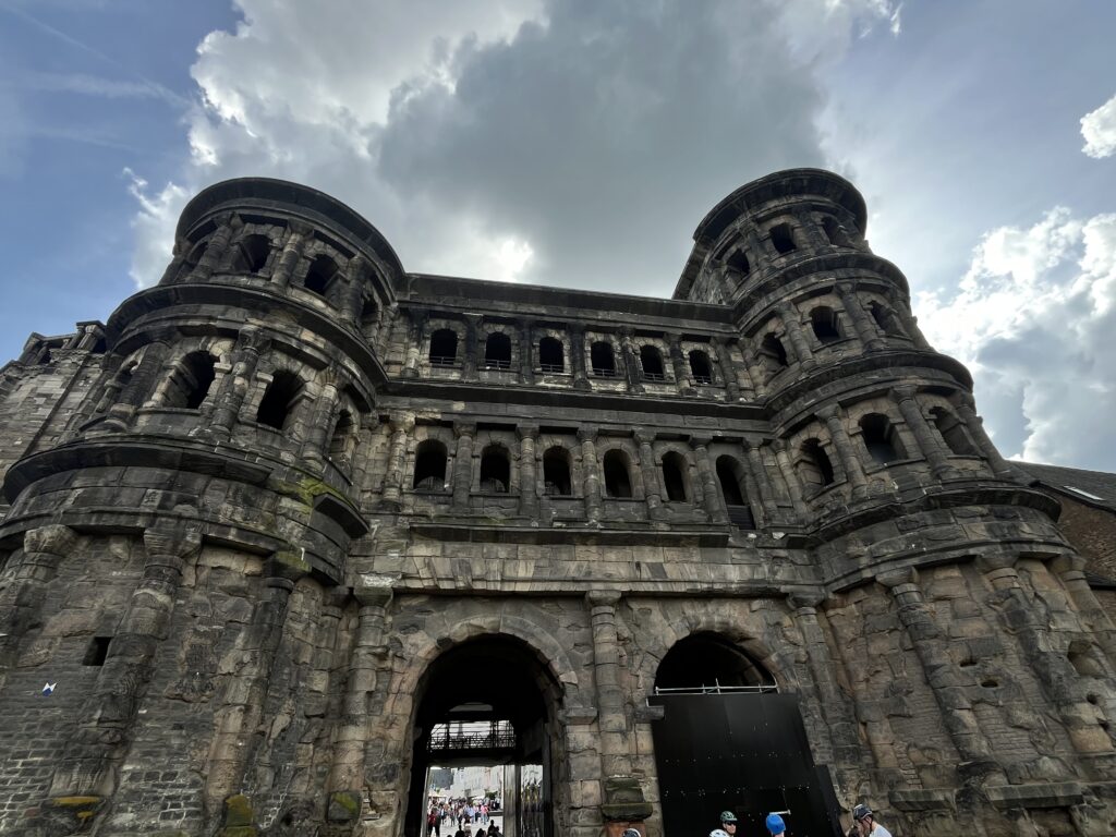 德國Trier特里爾一日遊|世界文化遺產到處都是? 7 德國Trier景點
德國Trier旅遊
德國旅遊
格拉城門
Porta Nigra