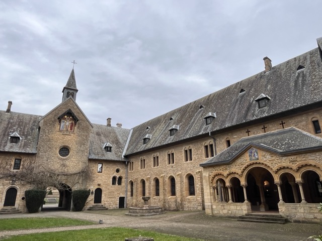 比利時Abbaye d'Orval修道院|修士生活大揭秘 2 比利時Abbaye d'Orval 比利時修道院 比利時Abbaye d'Orval 入口