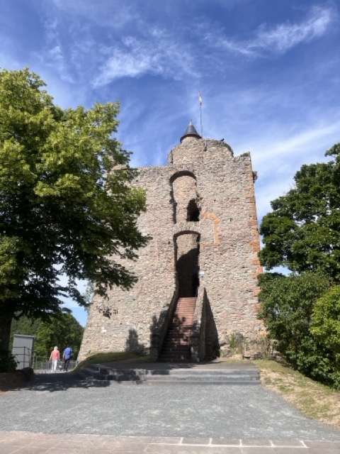 德國Saarburg一日遊|瀑布著落在小鎮中心!? 6 德國Saarburg 德國旅遊 德國景點 Saarburg城堡