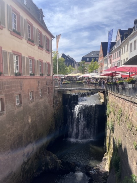 德國Saarburg一日遊|瀑布著落在小鎮中心!? 4 德國Saarburg 德國旅遊 德國景點 Saarburg瀑布