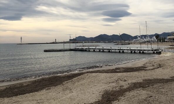 法國坎城半日遊|走訪坎城影展紅毯、老城區與蔚藍海岸必訪景點 9 法國坎城 南法自由行 法國cannes 坎城景點 蔚藍海岸 Plage Macé 海灘