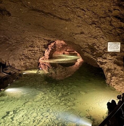法國Les Grottes de La Balme 法國天然神秘洞穴 法國里昂附近景點 地下河流