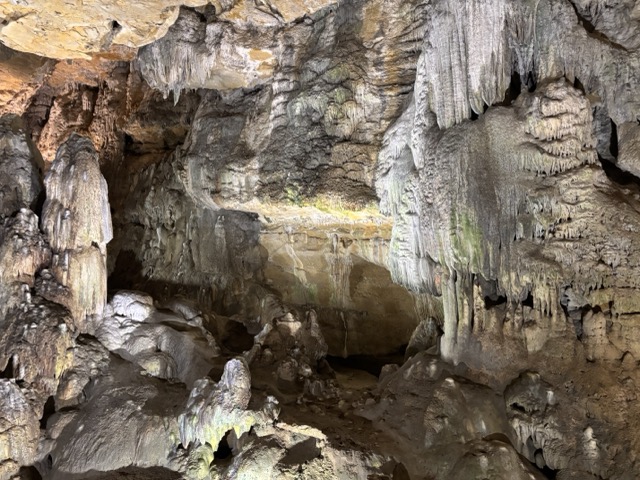 法國Les Grottes de La Balme 法國天然神秘洞穴 法國里昂附近景點 鐘乳石