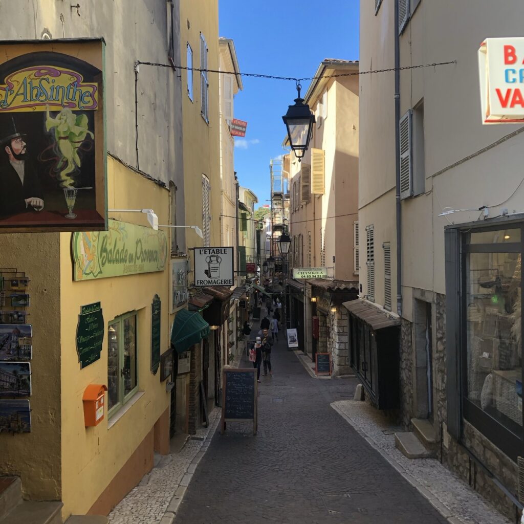 南法自由行|蔚藍海岸交通、住宿攻略、6天5夜行程大公開 2 法國Antibes 南法自由行 法國南部 蔚藍海岸 Antibes老城區