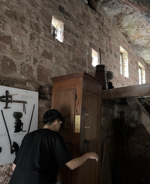 法國阿爾薩斯最神奇的建築:整棟房子嵌進岩壁裡 |Maisons des Rochers de Graufthal 7 中IMG 9986