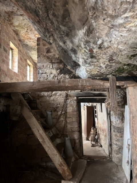 法國阿爾薩斯最神奇的建築:整棟房子嵌進岩壁裡 |Maisons des Rochers de Graufthal 6 中IMG 9988