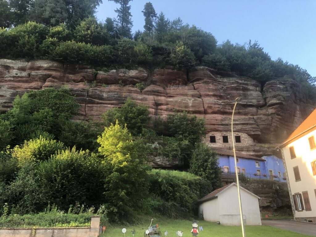 法國阿爾薩斯最神奇的建築:整棟房子嵌進岩壁裡 |Maisons des Rochers de Graufthal 8 大IMG 1382