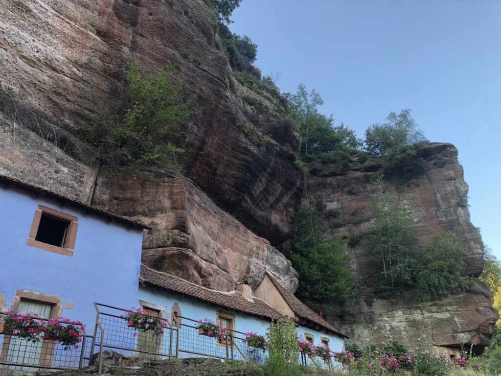 法國阿爾薩斯最神奇的建築:整棟房子嵌進岩壁裡 |Maisons des Rochers de Graufthal 1 Maisons des Rochers de Graufthal